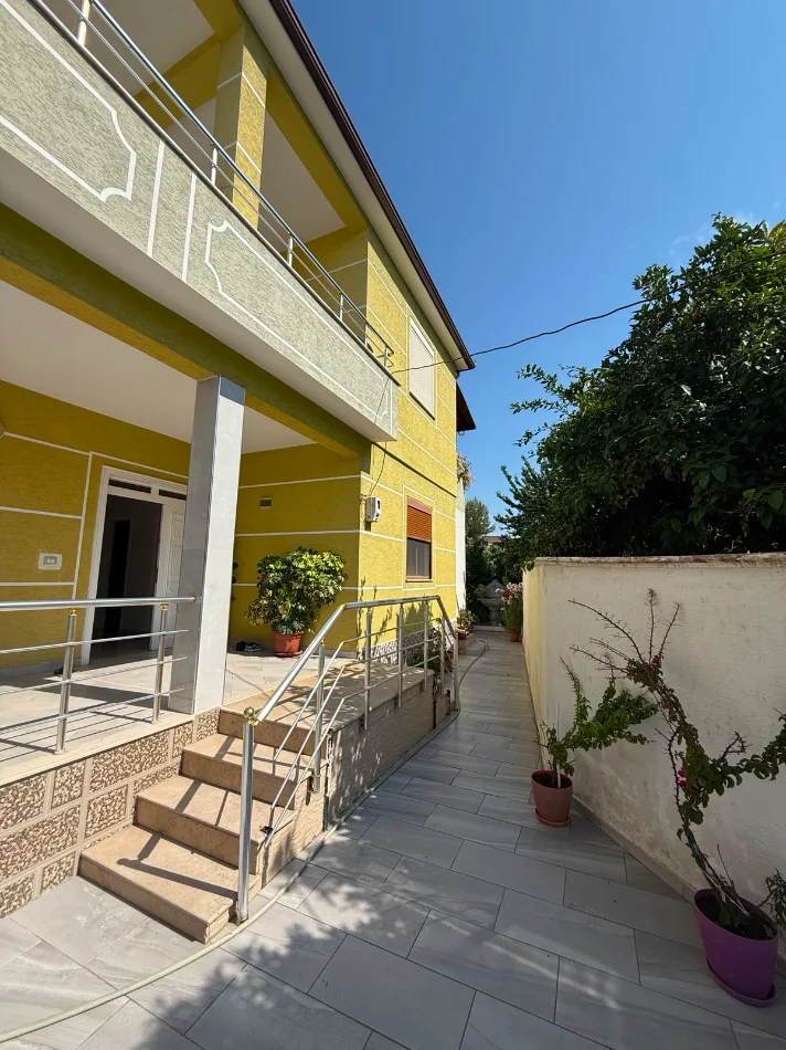 Tirane, shitet Vile Vile 2 Katshe Kati 2, 114 m² 290.000 € (te Treshi, Rruga Kastrioteve)