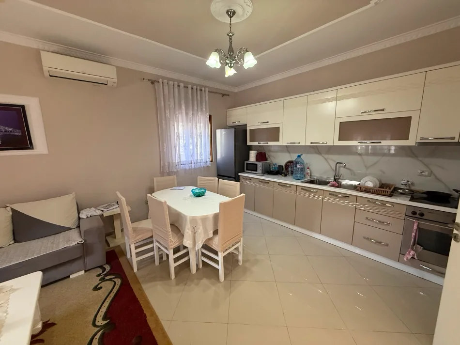 Tirane, shitet Vile Vile 2 Katshe Kati 2, 114 m² 290.000 € (te Treshi, Rruga Kastrioteve)