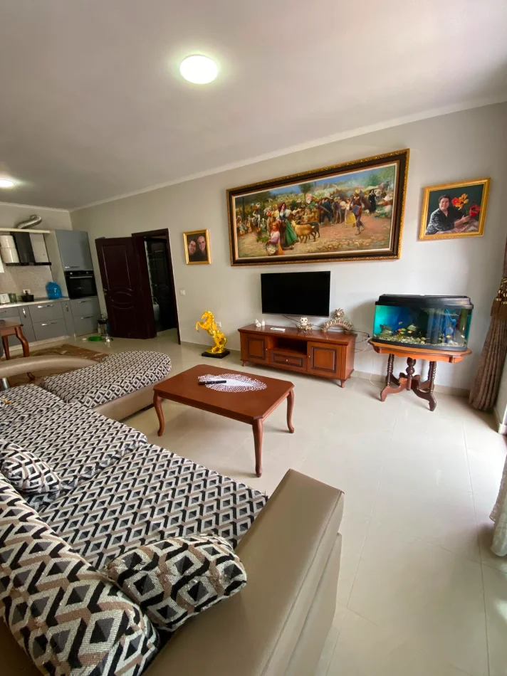 Tirane, shitet apartament 2+1+Aneks+Ballkon Kati 7, 158 m² 196.000 € (astir)