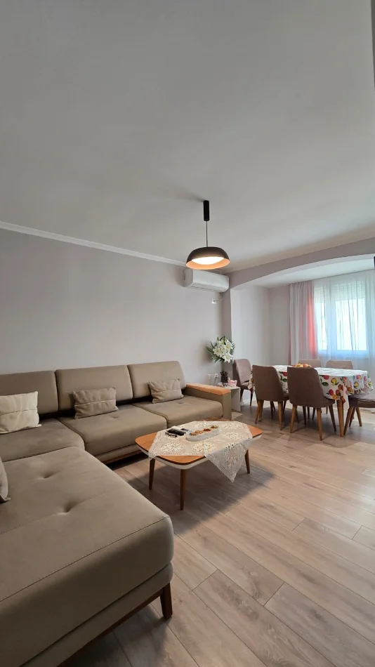 Tirane, shitet apartament 2+1+Aneks+Ballkon Kati 5, 73 m² 160.000 € (blloku i vilave selite)