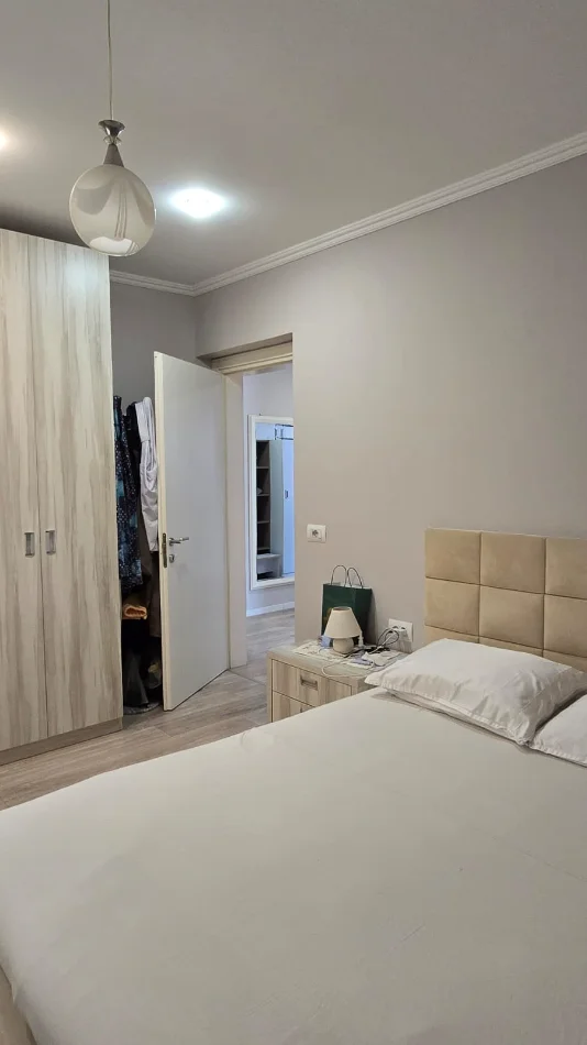 Tirane, shitet apartament 2+1+Aneks+Ballkon Kati 5, 73 m² 160.000 € (pallati me shigjeta)