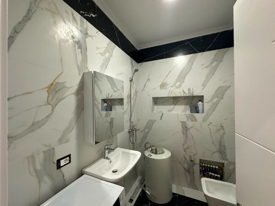 Tirane, jepet me qera apartament 1+1 Kati 7, 68 m² 600 € (Rruga Jordan Misja)