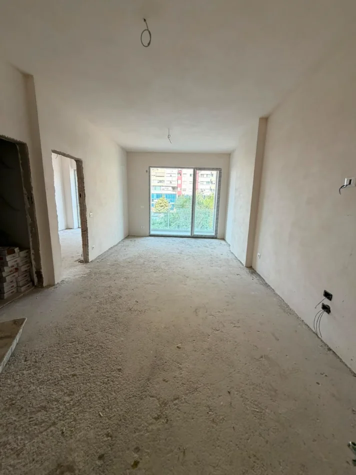 Tirane, shitet apartament 1+1+Ballkon Kati 2, 79 m² 146.600 € (ISH FUSHA E AVIACIONIT)