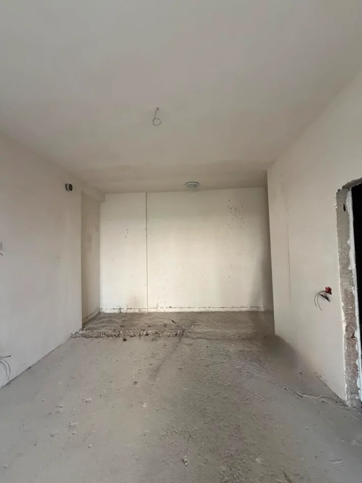 Tirane, shitet apartament 1+1+Ballkon Kati 2, 79 m² 146.600 € (ISH FUSHA E AVIACIONIT)