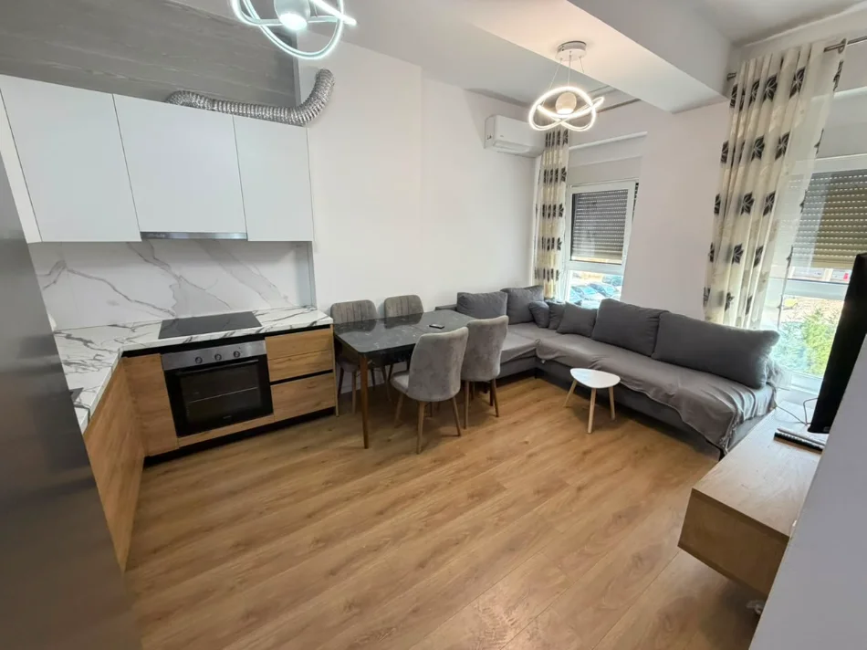 Tirane, jepet me qera apartament 1+1 Kati 4, 60 m² (Ali Demi)
