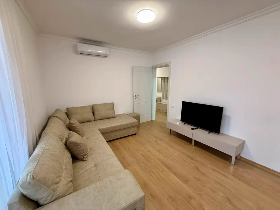 Tirane, jepet me qera apartament 2+1+Ballkon Kati 2, 1.000 € (PAZARI I RI)