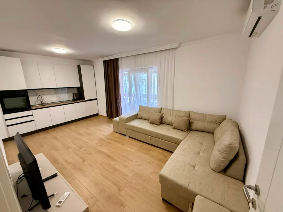 Tirane, jepet me qera apartament 2+1+Ballkon Kati 2, 1.000 € (PAZARI I RI)