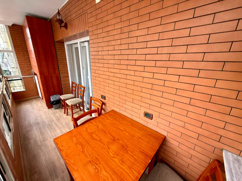 Tirane, jepet me qera apartament 2+1+Ballkon Kati 2, 1.000 € (PAZARI I RI)
