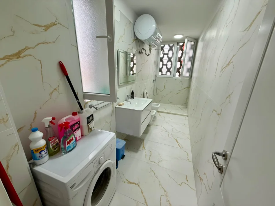 Tirane, jepet me qera apartament 2+1+Ballkon Kati 2, 1.000 € (PAZARI I RI)
