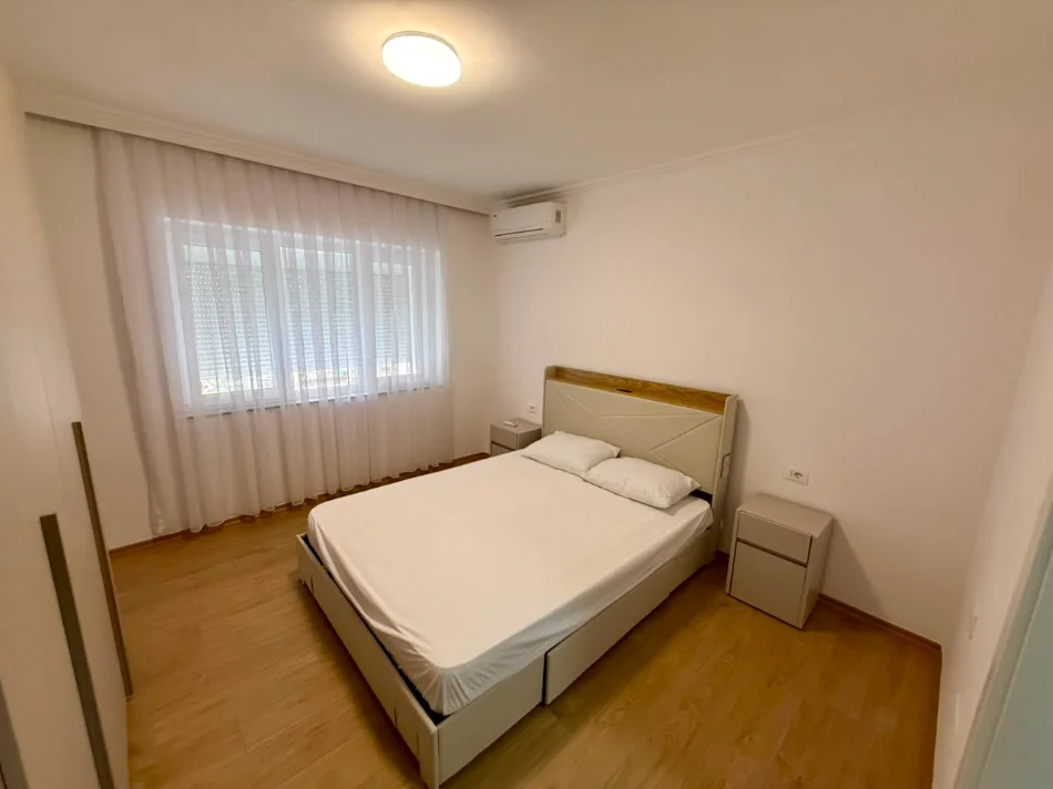 Tirane, jepet me qera apartament 2+1+Ballkon Kati 2, 1.000 € (PAZARI I RI)