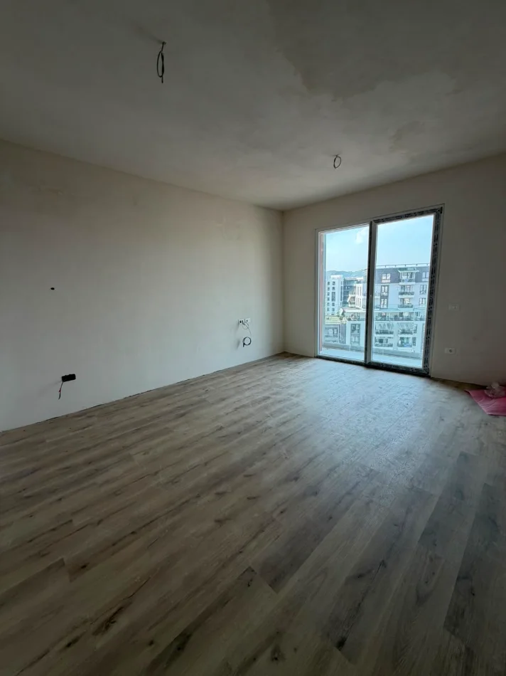 Tirane, shitet apartament 2+1+Ballkon Kati 9, 90 m² 167.000 € (Ish fusha e Aviacionit)