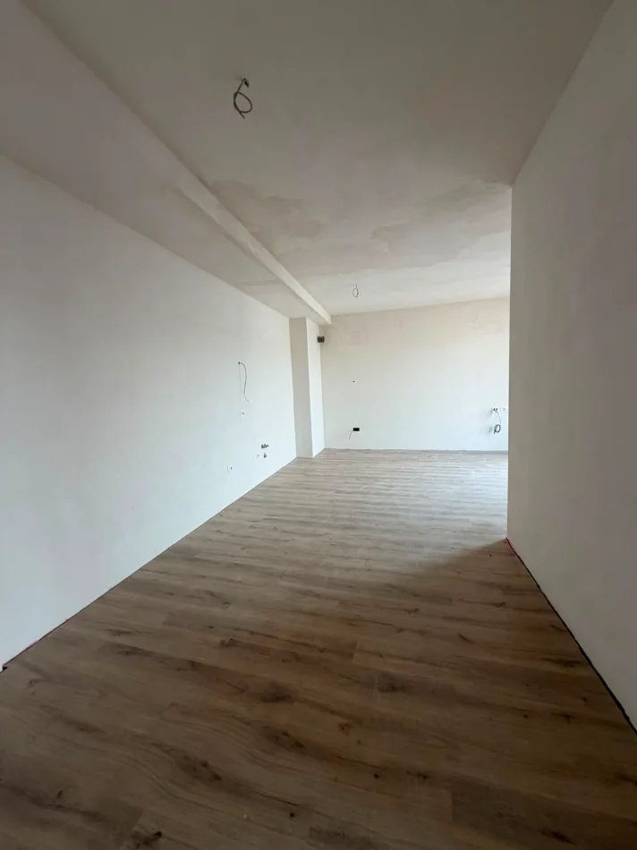 Tirane, shitet apartament 2+1+Ballkon Kati 9, 90 m² 167.000 € (Ish fusha e Aviacionit)