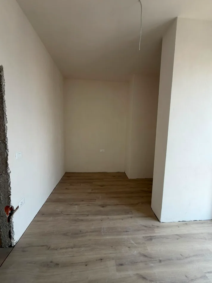 Tirane, shitet apartament 2+1+Ballkon Kati 9, 90 m² 167.000 € (Ish fusha e Aviacionit)