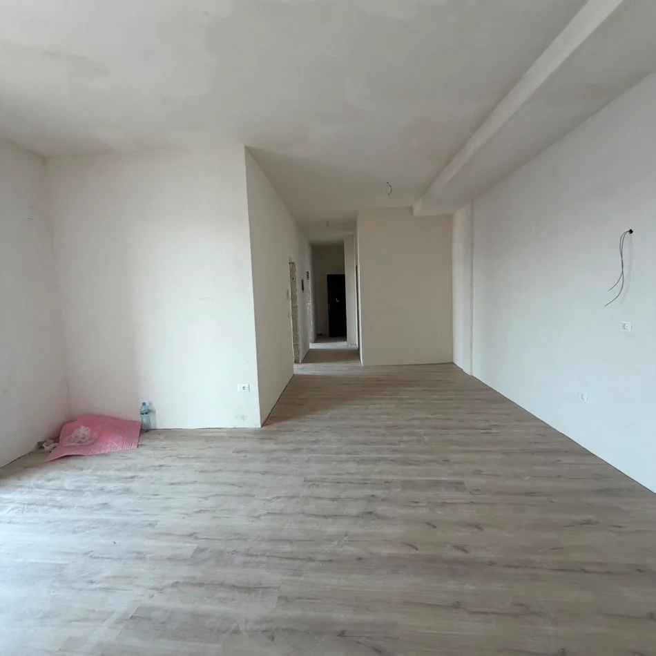 Tirane, shitet apartament 2+1+Ballkon Kati 9, 90 m² 167.000 € (Ish fusha e Aviacionit)