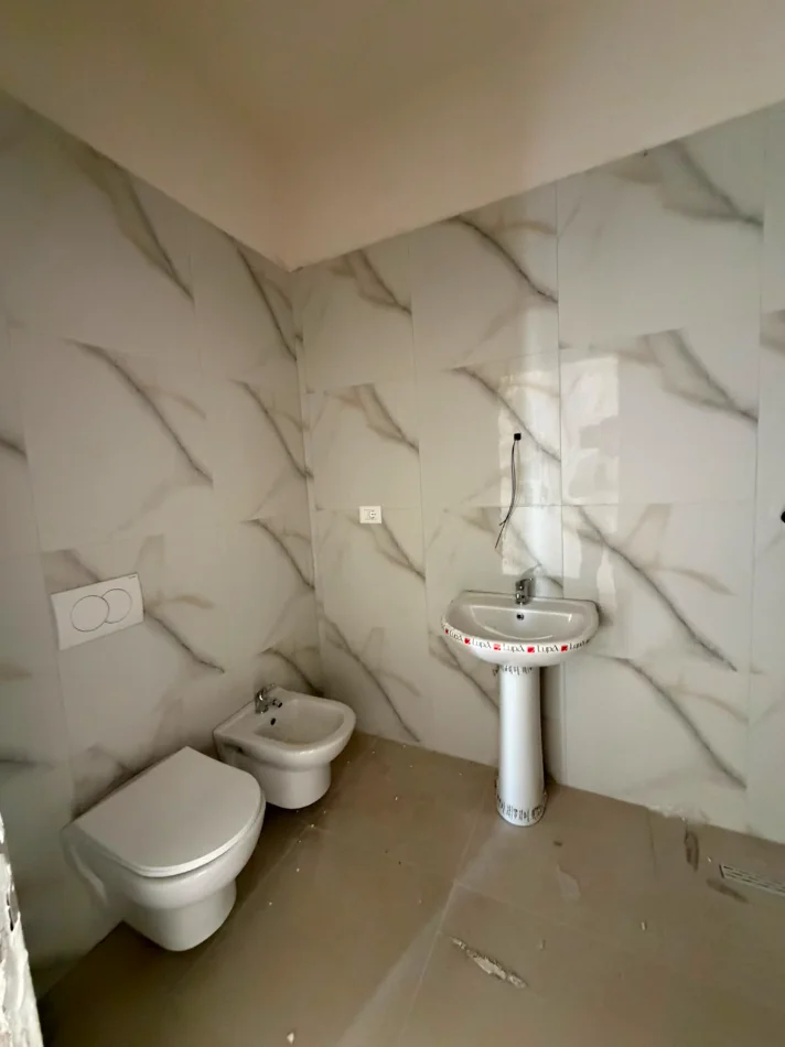 Tirane, shitet apartament 2+1+Ballkon Kati 9, 90 m² 167.000 € (Ish fusha e Aviacionit)