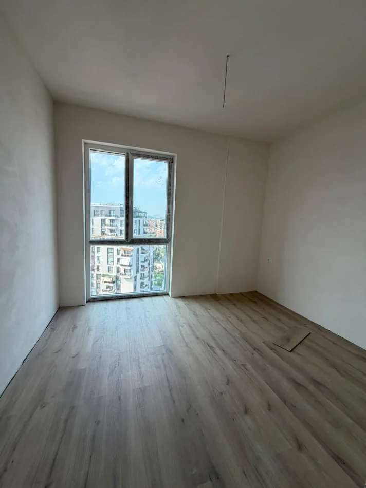 Tirane, shitet apartament 2+1+Ballkon Kati 9, 90 m² 167.000 € (Ish fusha e Aviacionit)