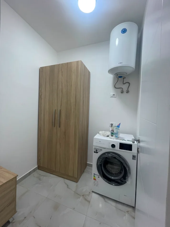 Tirane, jepet me qera apartament 2+1+Ballkon , (Rruga Dritan Hoxha, Kompleksi E-88)