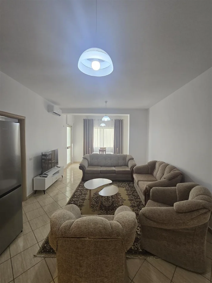 Tirane, jepet me qera apartament 1+1+Aneks+Ballkon Kati 3, 78 m² 500 € (kodra e diellit)