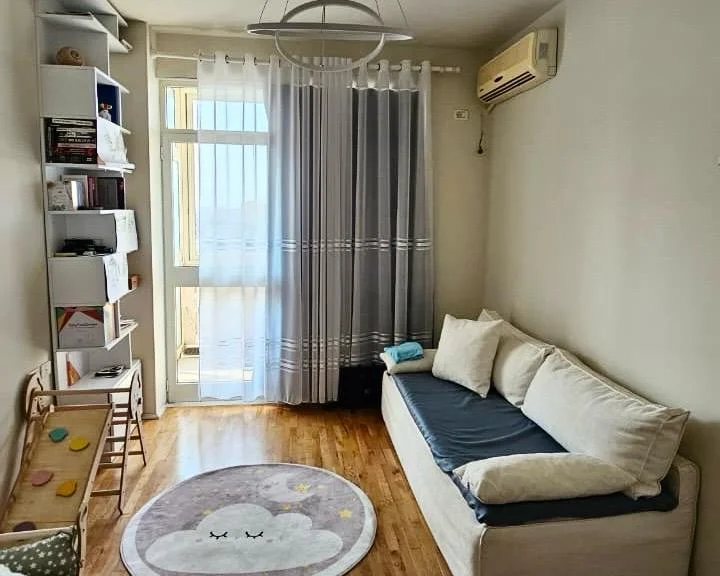 Tirane, jepet me qera apartament 2+1 , 90 m² 1.022 € (Rruga Fortuzi)