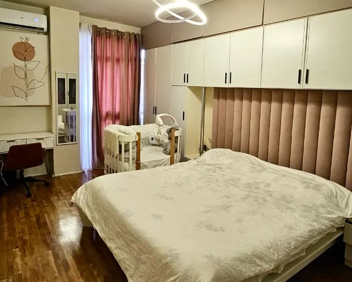 Tirane, jepet me qera apartament 2+1 , 90 m² 1.022 € (Rruga Fortuzi)