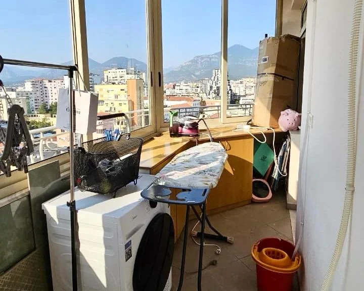 Tirane, jepet me qera apartament 2+1 , 90 m² 1.022 € (Rruga Fortuzi)