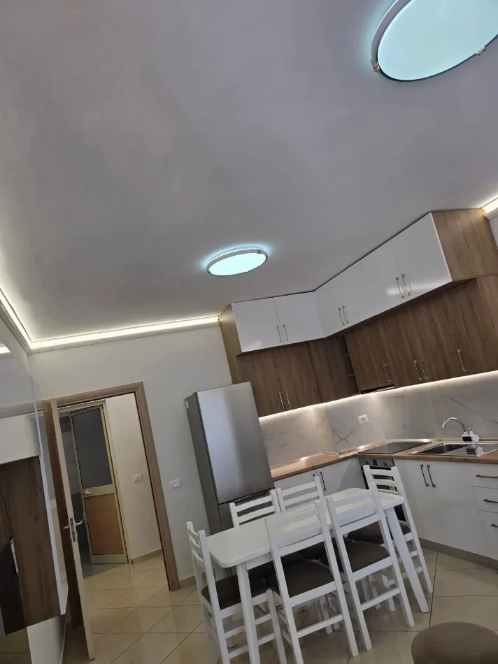 Tirane, jepet me qera apartament 1+1+Aneks+Ballkon Kati 5, 74 m² 500 € (Astir , unaza e re)