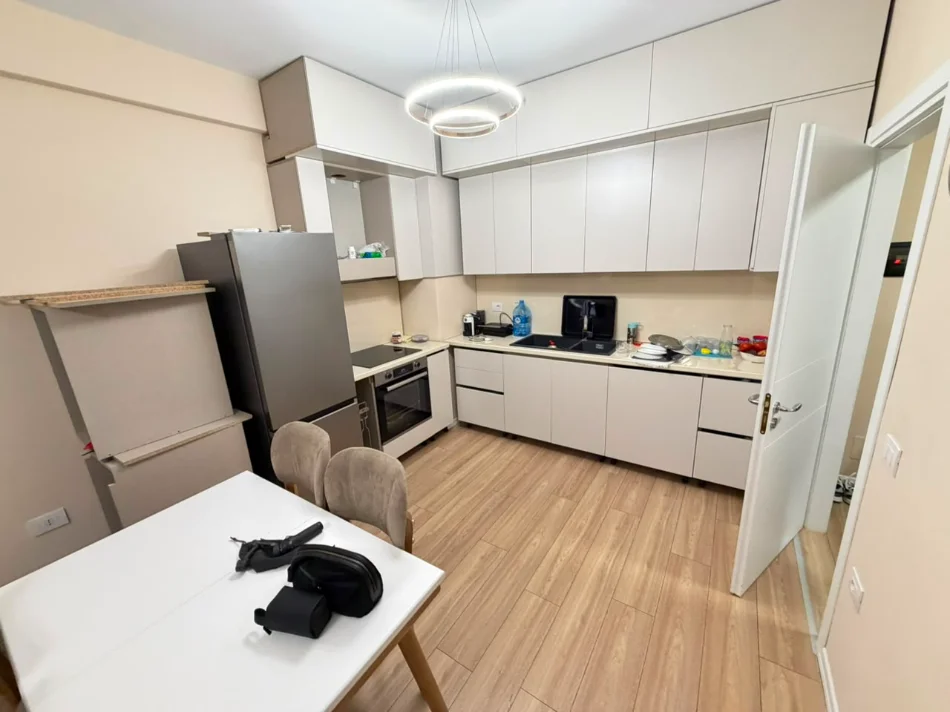 Tirane, shitet apartament 1+1 Kati 3, 72 m² (ASTIR)