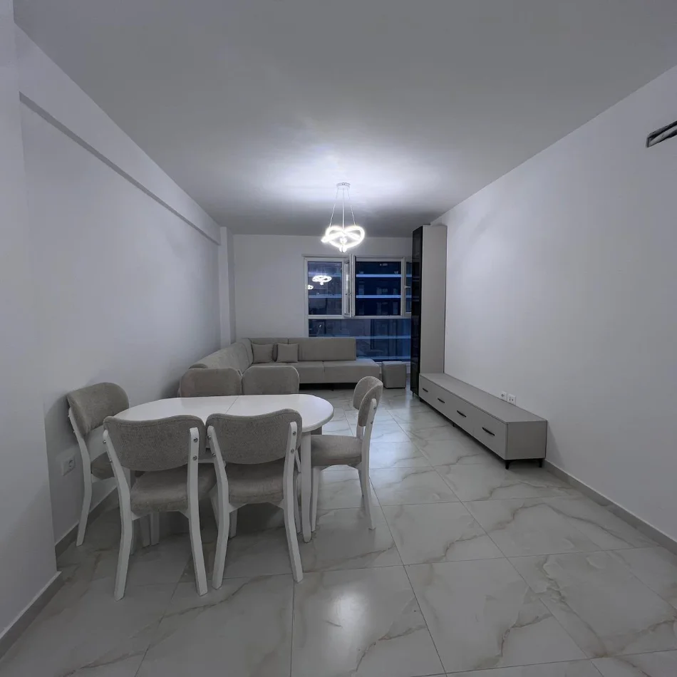 Tirane, jepet me qera apartament 1+1+Aneks+Ballkon Kati 4, 550 € (laprake)