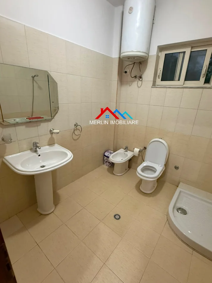 Tirane, jepet me qera apartament 1+1 Kati 0, 70 m² 538 € (Rruga 5 Maji)