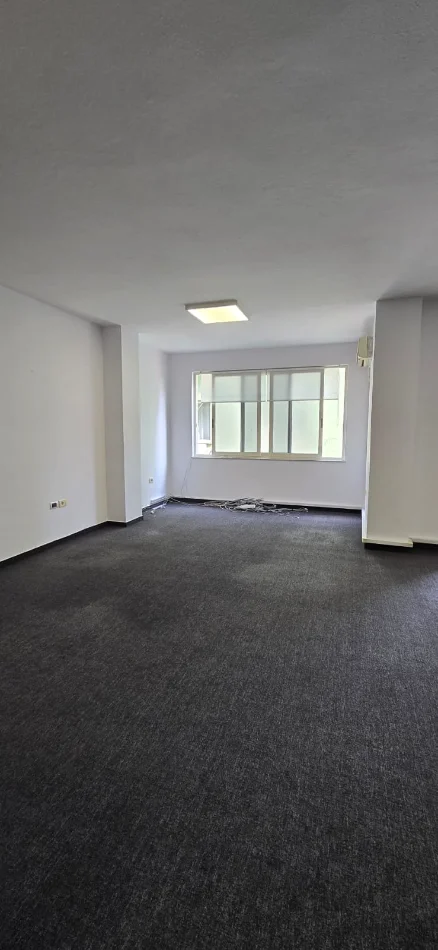 Tirane, jepet me qera aktivitet biznesi , 132 m² 1.400 € (ish blloku)