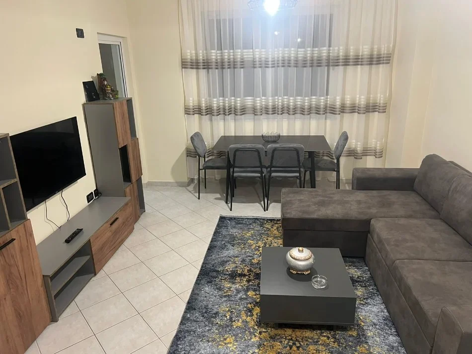 Tirane, jepet me qera apartament 1+1+Ballkon Kati 4, 65 m² 520 € (Astir, pallati pas Bar Artistit)