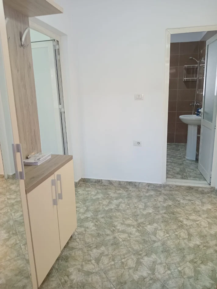 Tirane, jepet me qera apartament 2+1 Kati 2, 100 m² 550 € (Astir)