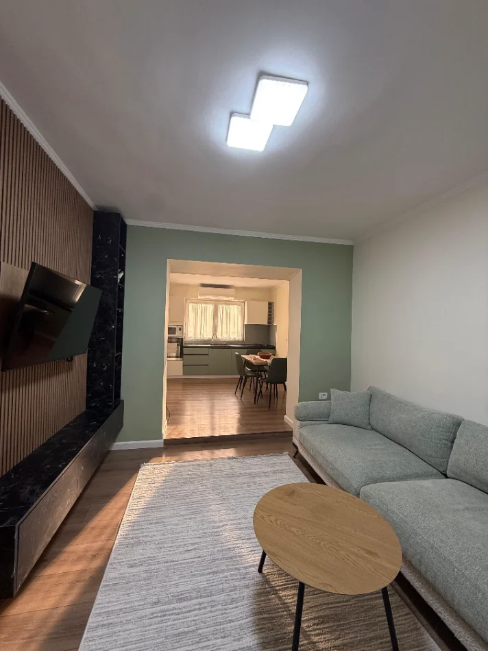 Tirane, jepet me qera apartament 2+1+Ballkon Kati 2, 100 m² (Mine Peza)