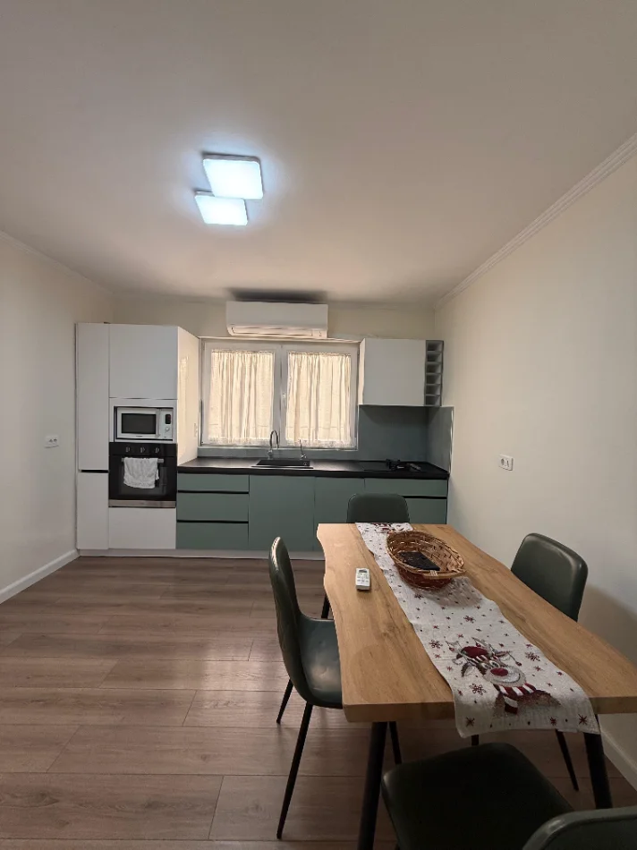 Tirane, jepet me qera apartament 2+1+Ballkon Kati 2, 100 m², Mine Peza, 🏷️ Çmimi: 85.000 Leke/Muaj