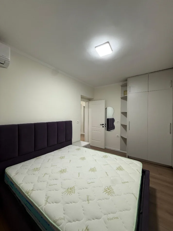 Tirane, jepet me qera apartament 2+1+Ballkon Kati 2, 100 m² (Mine Peza)