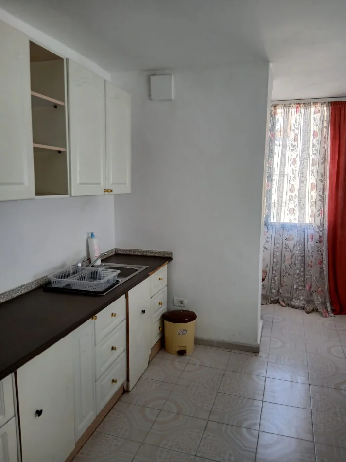 Tirane, jepet me qera apartament 1+1 Kati 5, 70 m² 600 € (Vasil Shanto)