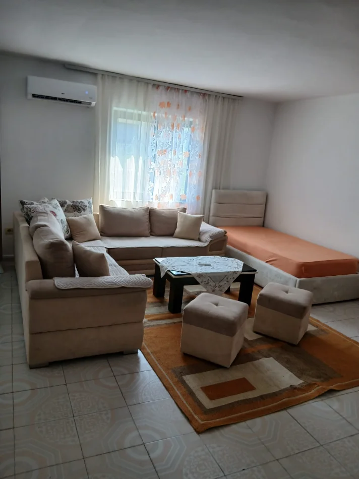 Tirane, jepet me qera apartament 1+1 Kati 5, 70 m² 600 € (Vasil Shanto)