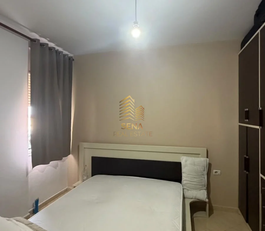 Tirane, jepet me qera apartament 1+1+Ballkon Kati 3, 65 m² 550 € (Komuna e Parisit)