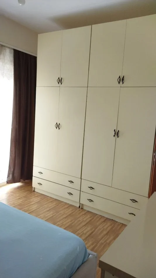 Tirane, jepet me qera apartament 1+1+Aneks+Ballkon Kati 5, 75 m² 500 € (Komuna e Parisit)