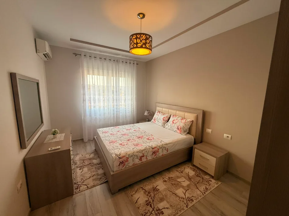 Tirane, jepet me qera apartament 1+1+Aneks+Ballkon , 64 m² 600 € (rruga e kavajes)