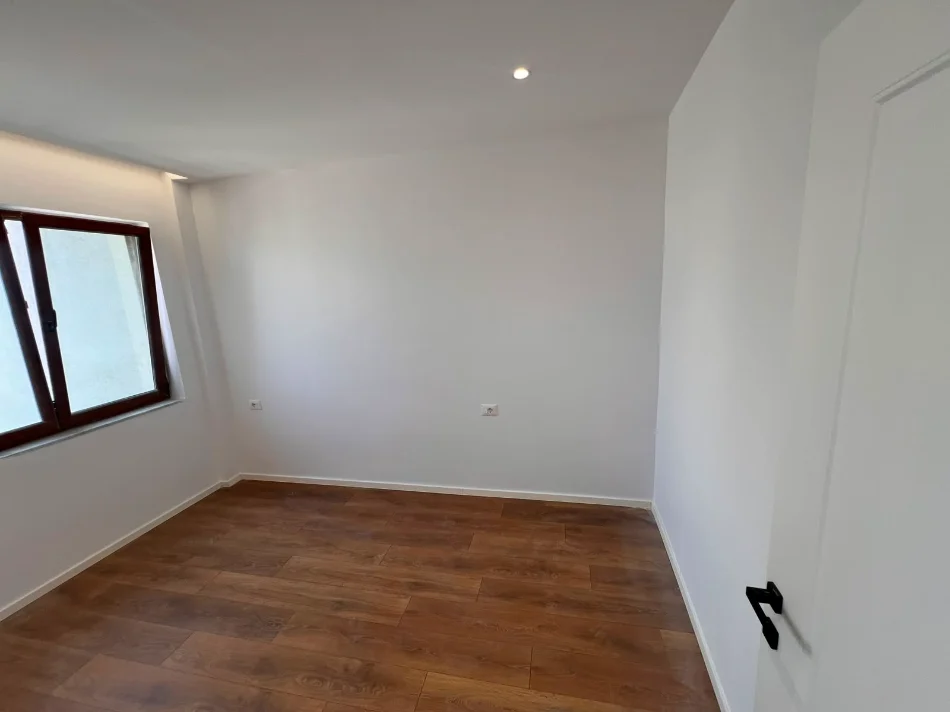 Tirane, shitet apartament 1+1 Kati 5, 56 m² 135.000 € (Ish Nisharaku)