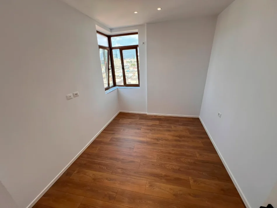 Tirane, shitet apartament 1+1 Kati 5, 86 m² 198.000 € (Ish Nisharaku)