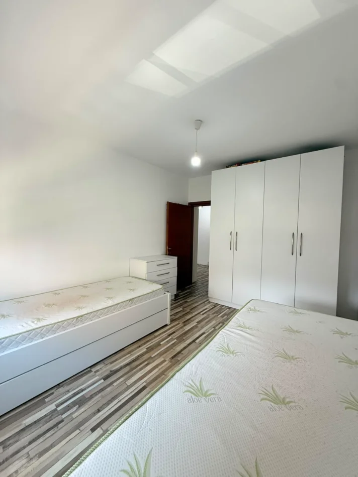 Tirane, shitet apartament 2+1+Ballkon Kati 3, 111 m² 265.000 € (Komuna e Parisit)