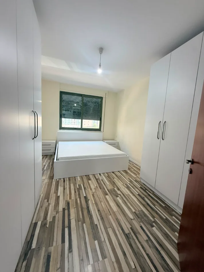 Tirane, shitet apartament 2+1+Ballkon Kati 3, 111 m² 265.000 € (Komuna e Parisit)