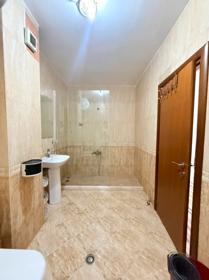 Tirane, shitet apartament 2+1+Ballkon Kati 3, 111 m² 265.000 € (Komuna e Parisit)