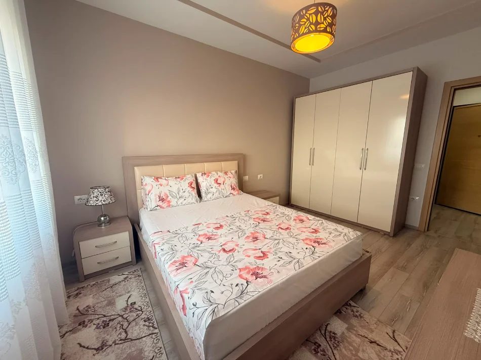 Tirane, jepet me qera apartament 1+1+Aneks+Ballkon , 64 m² 600 € (kompleksi deliorgji)