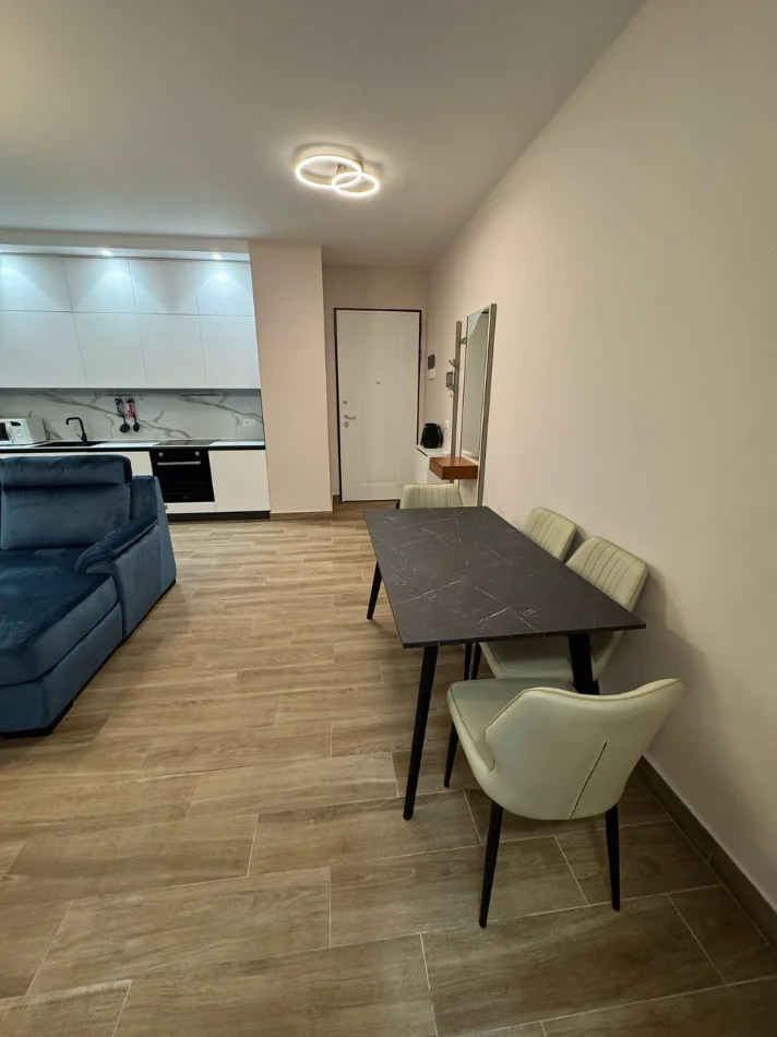 Tirane, jepet me qera apartament 1+1+Aneks+Ballkon , 900 € (square 21)