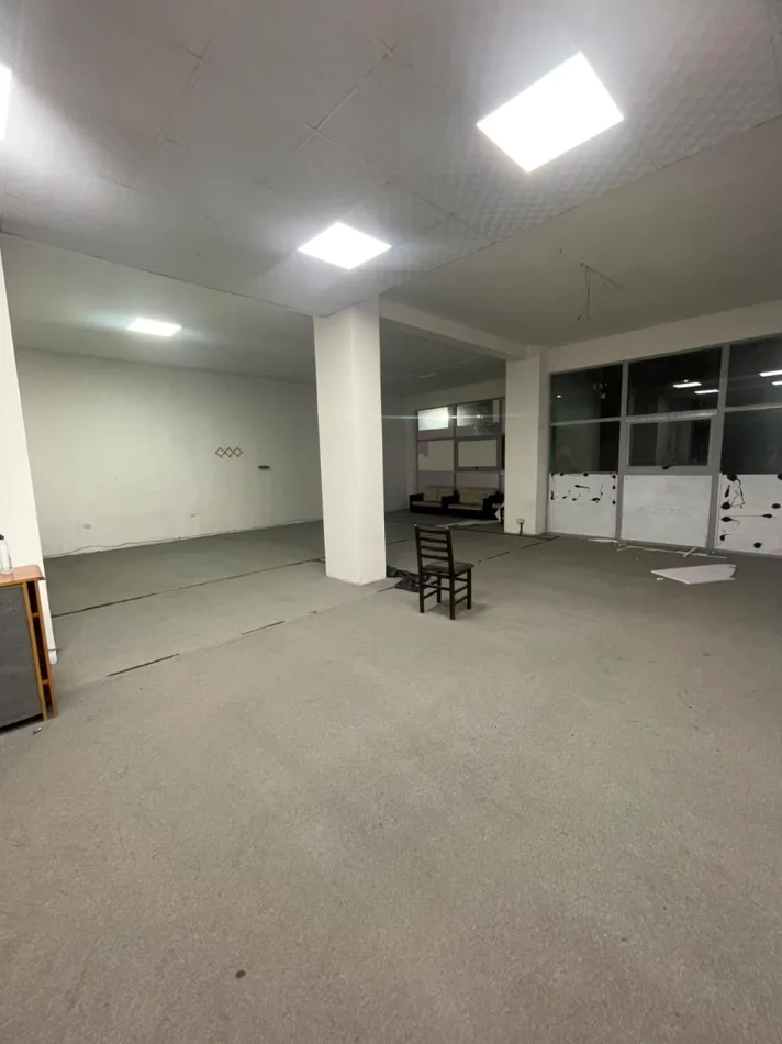 Tirane, shitet ambjent biznesi Kati 1, 146 m² 175.000 € (kamez , institut)