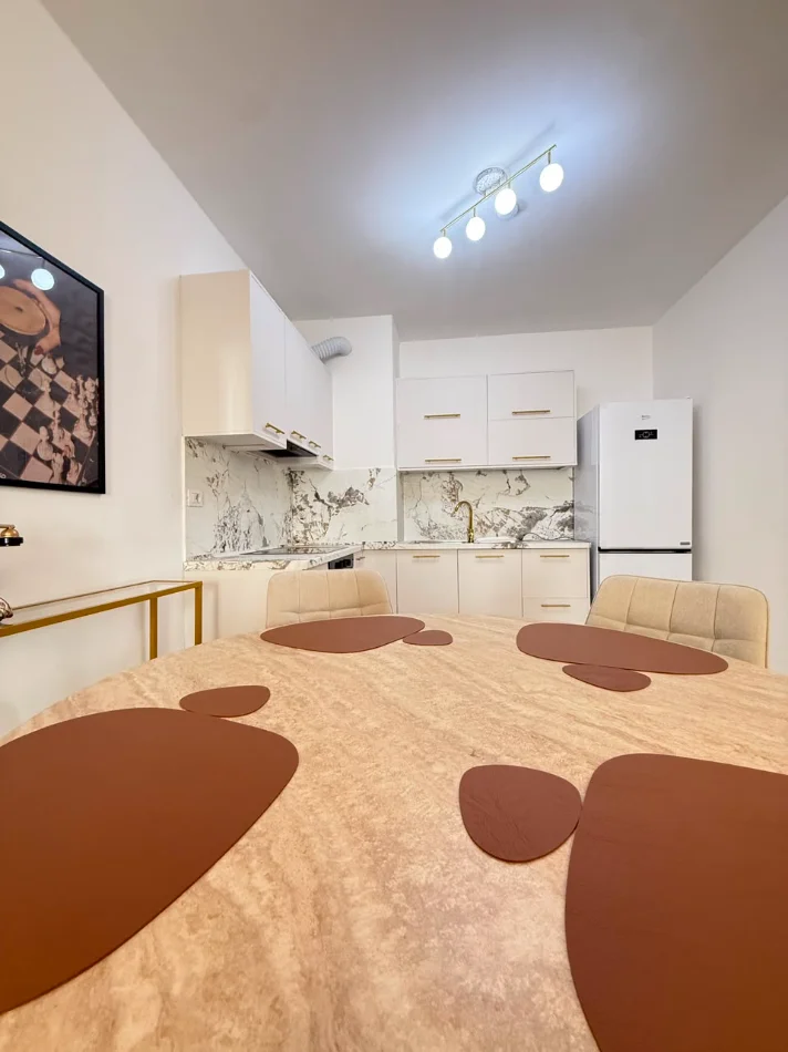 Tirane, jepet me qera apartament 2+1+Ballkon Kati 2, 90 m² 720 € (21 Dhjetori)