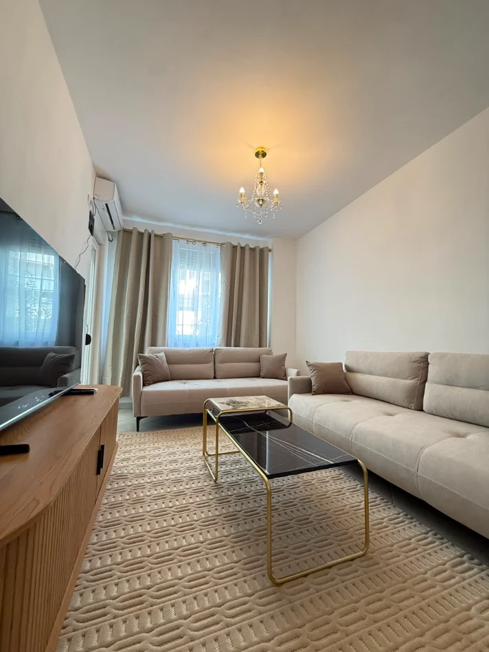 Tirane, jepet me qera apartament 2+1+Ballkon Kati 2, 90 m² 720 € (21 Dhjetori)